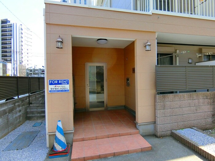 物件外観写真3　(エントランス部分)