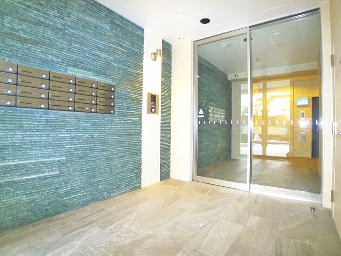 物件外観写真3　(エントランス部分)