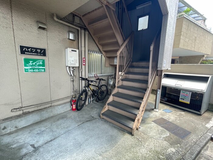 物件外観写真2　(エントランス部分)