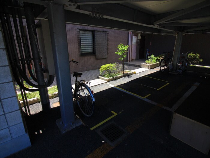 物件外観写真3　(駐輪場)