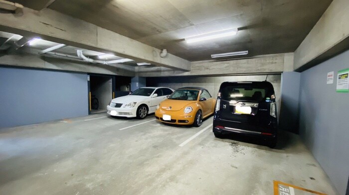 物件外観写真5　(駐車場)