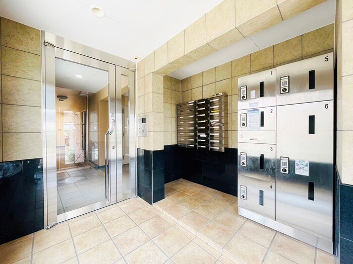 物件外観写真2　(エントランス部分)