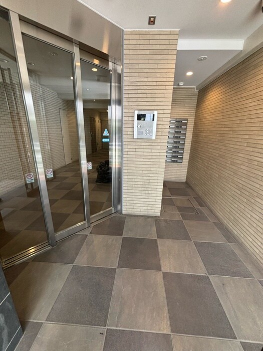 物件外観写真3　(エントランス部分)