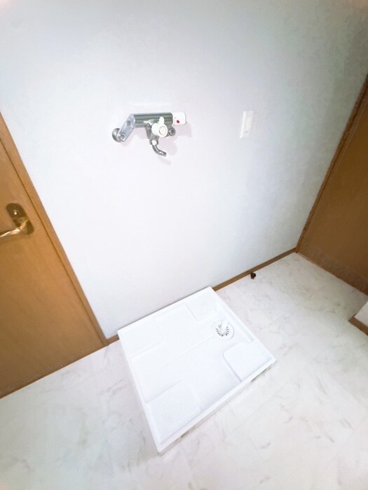 物件内観写真14　(洗濯機置場)