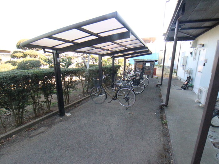 物件外観写真2　(駐輪場)