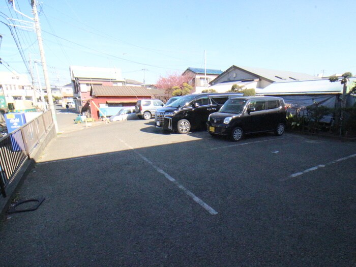 物件外観写真4　(駐車場)