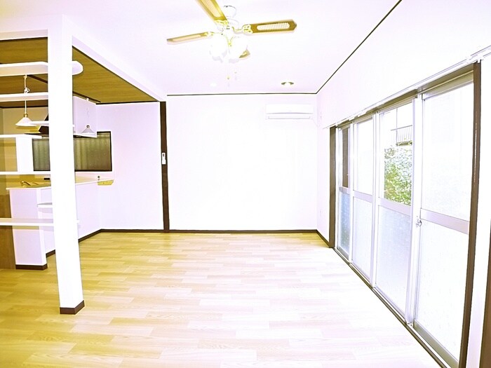 物件内観写真12　(室内からの展望)