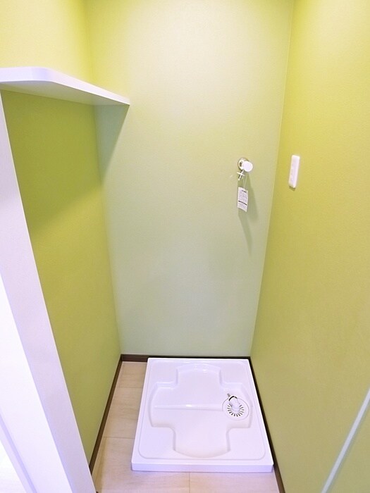 物件内観写真14　(洗濯機置場)