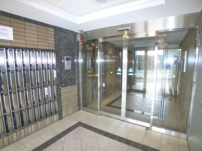 物件外観写真4　(エントランス部分)