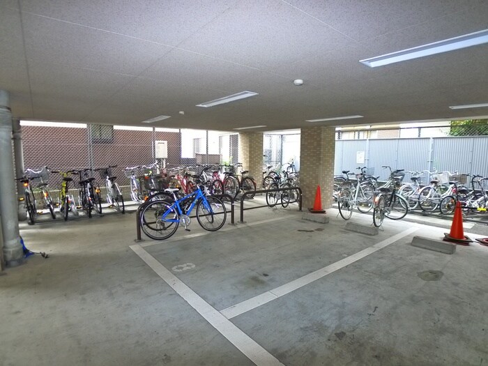 物件外観写真6　(駐輪場)