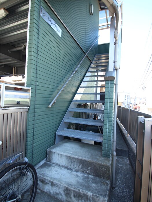 物件外観写真5　(エントランス部分)