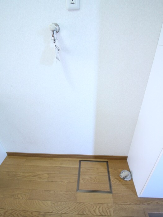 物件内観写真13　(洗濯機置場)