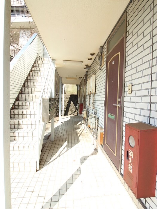 物件外観写真4　(エントランス部分)