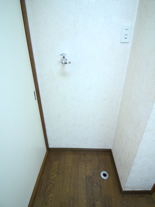 物件内観写真10　(洗濯機置場)