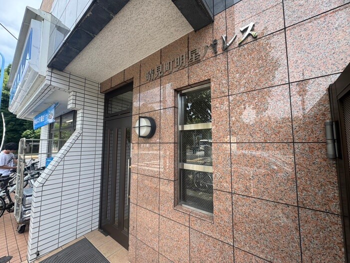 物件外観写真4　(エントランス部分)