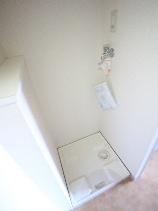 物件内観写真11　(洗濯機置場)