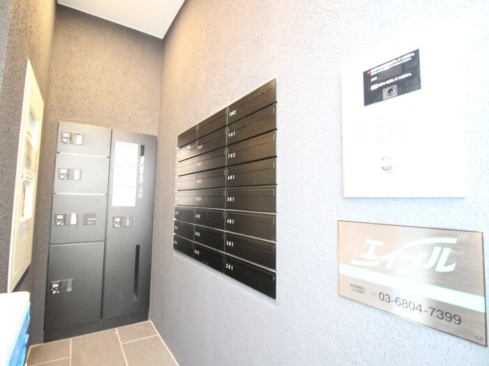 物件外観写真3　(エントランス部分)