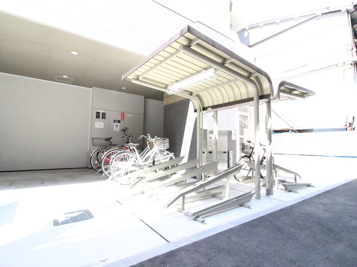 物件外観写真4　(駐輪場)