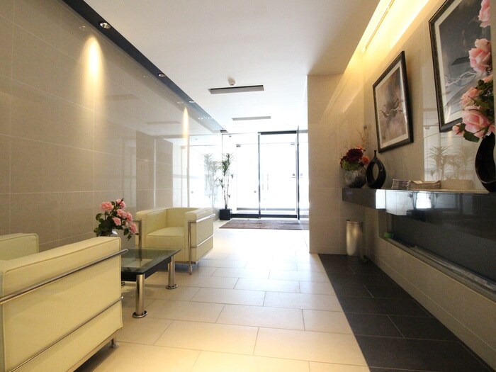 物件外観写真6　(エントランス部分)