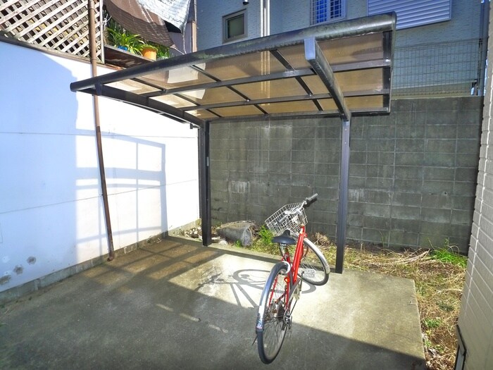 物件外観写真3　(駐輪場)