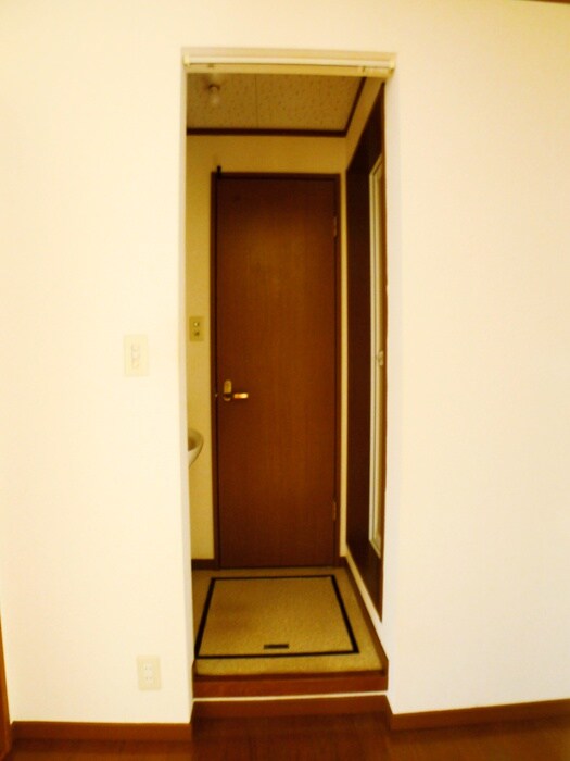 物件内観写真10　(玄関)