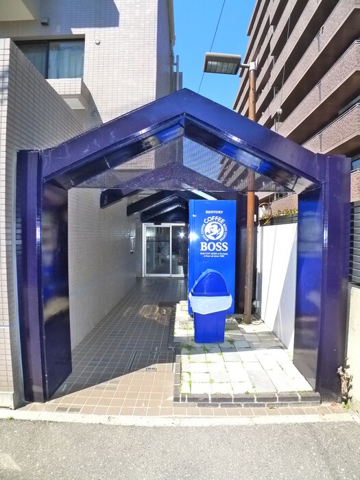 物件外観写真2　(エントランス部分)