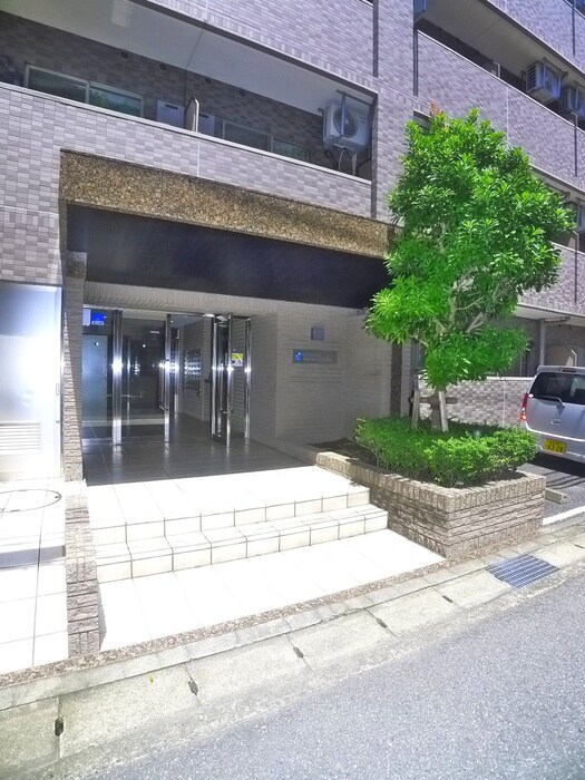 物件外観写真6　(エントランス部分)