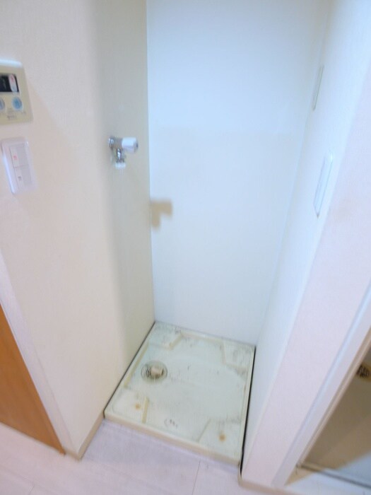 物件内観写真12　(洗濯機置場)