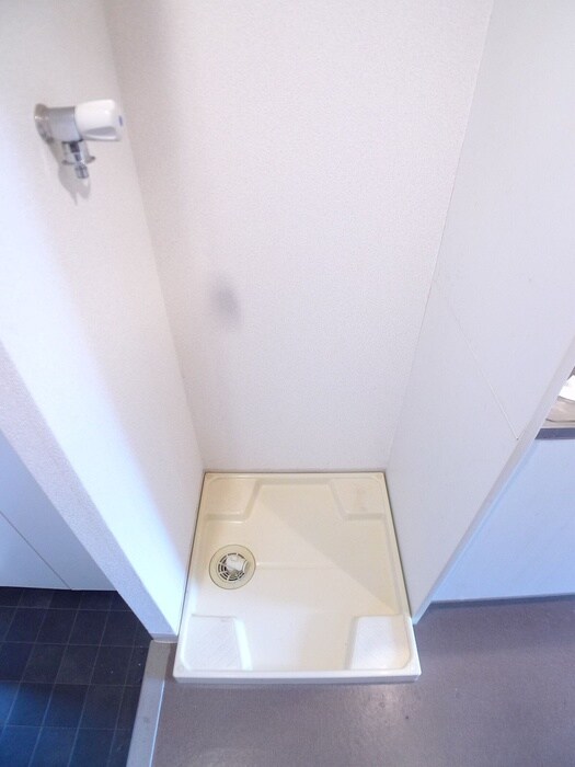 物件内観写真16　(洗濯機置場)