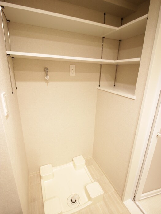 物件内観写真11　(洗濯機置場)