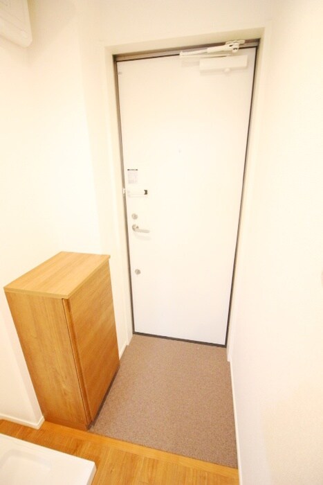 物件内観写真13　(玄関)