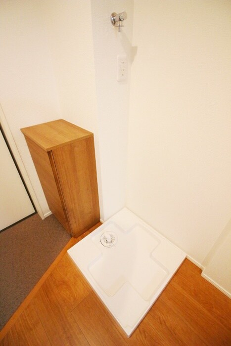 物件内観写真18　(洗濯機置場)