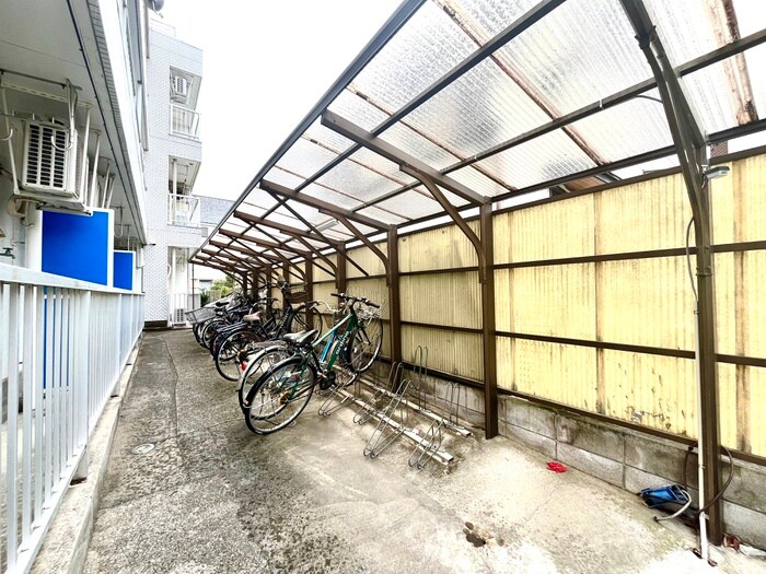 物件外観写真4　(駐輪場)