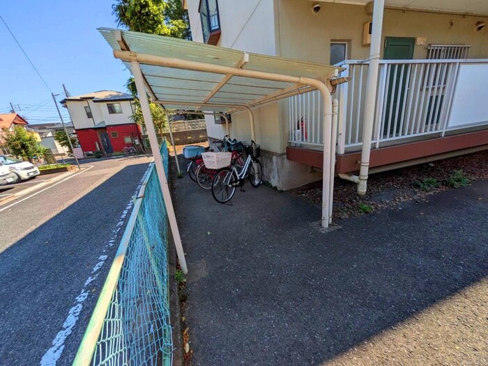 物件外観写真4　(駐輪場)