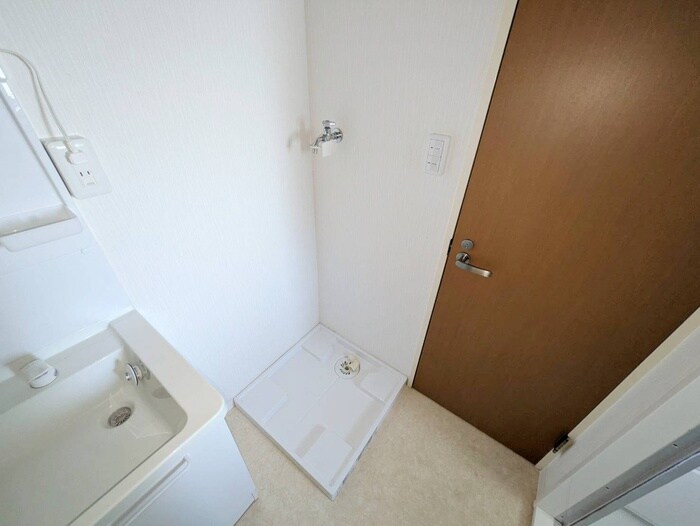 物件内観写真13　(洗濯機置場)