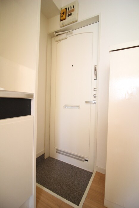 物件内観写真18　(玄関)