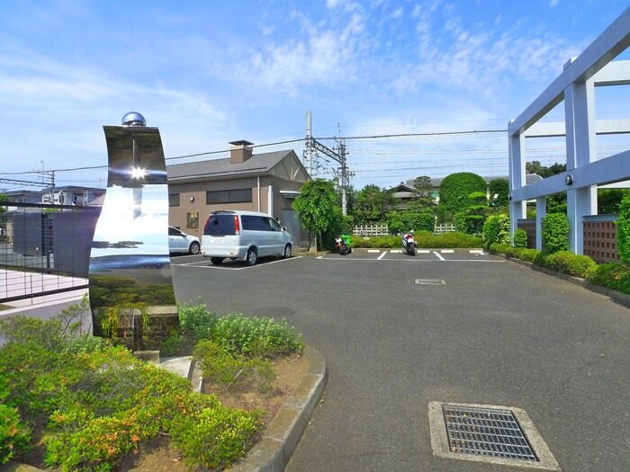 物件外観写真3　(駐車場)