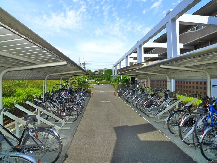 物件外観写真4　(駐輪場)