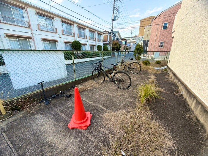 物件外観写真4　(駐輪場)