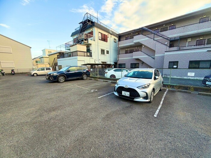 物件外観写真5　(駐車場)