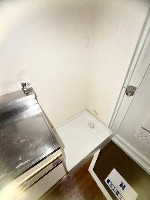 物件内観写真13　(洗濯機置場)