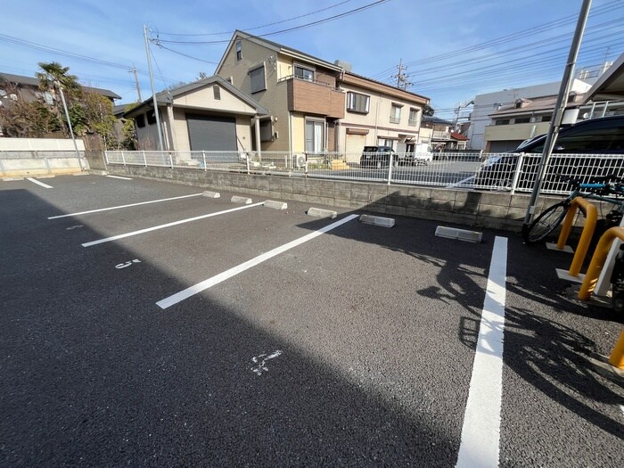 物件外観写真5　(駐車場)