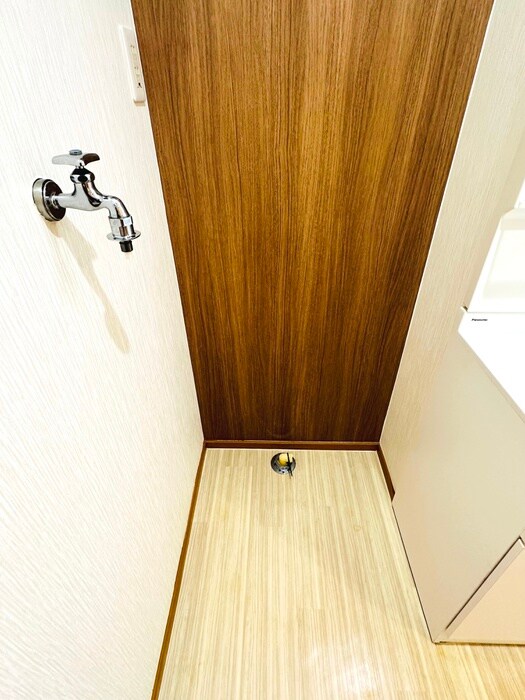 物件内観写真16　(洗濯機置場)