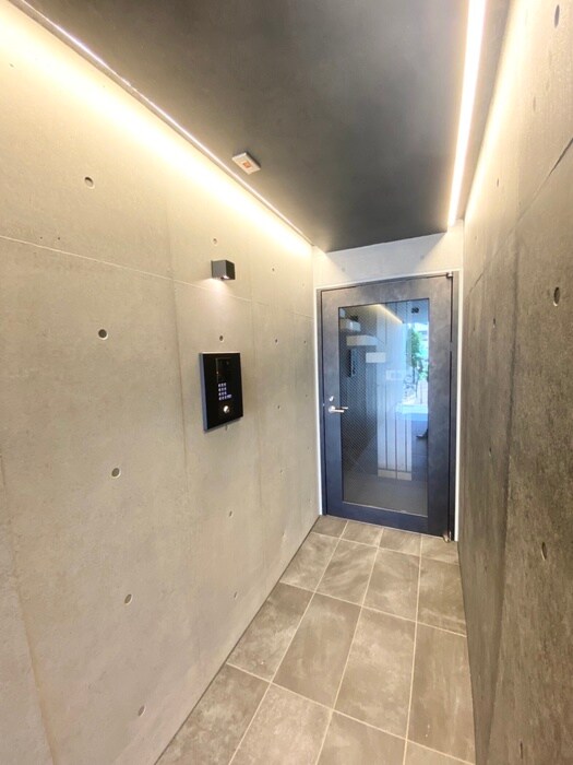 物件外観写真5　(エントランス部分)