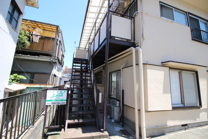 物件外観写真3　(エントランス部分)