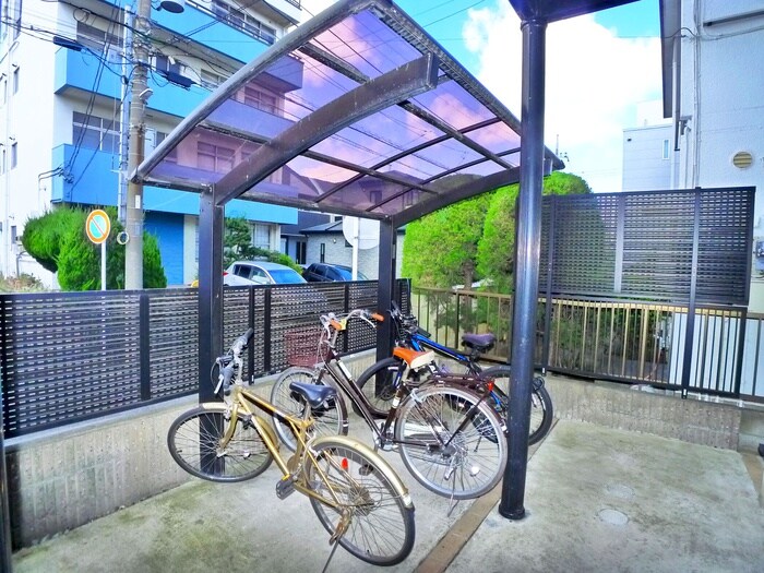 物件外観写真3　(駐輪場)