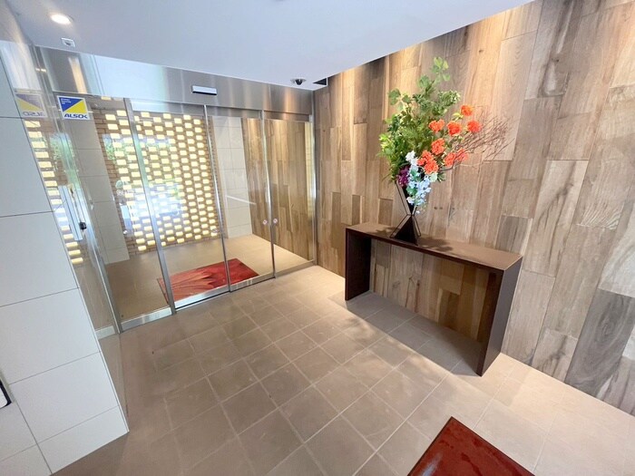 物件外観写真3　(エントランス部分)