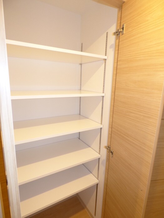 物件内観写真10　(収納)