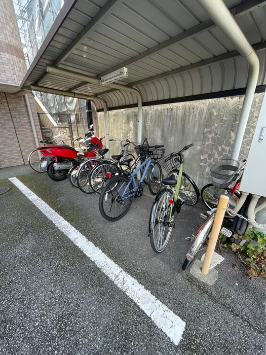 物件外観写真5　(駐輪場)