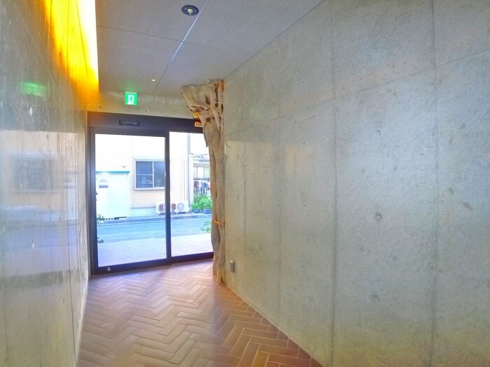 物件外観写真6　(エントランス部分)